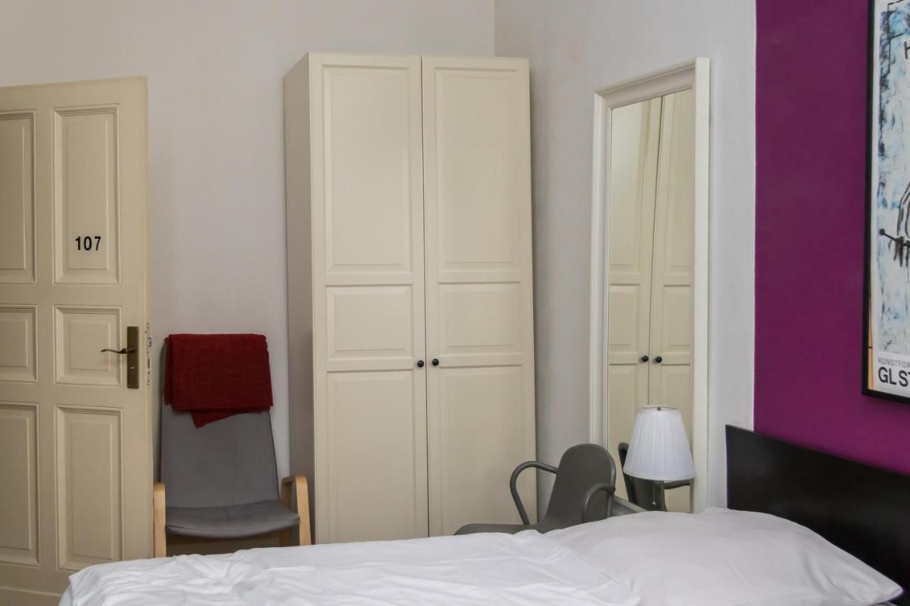 Pension Hostel Staycomfort Am Kurfuerstendamm Berlino Esterno foto